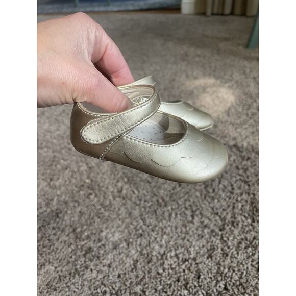 Felix & Flora Toddler Girl Sz. 4 (120) Gold Mary Jane Shoe. Great Pair - Picture 3 of 9